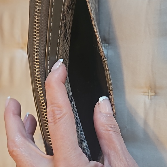 Coach Accordian Wallet EUC - Picture 7 of 8